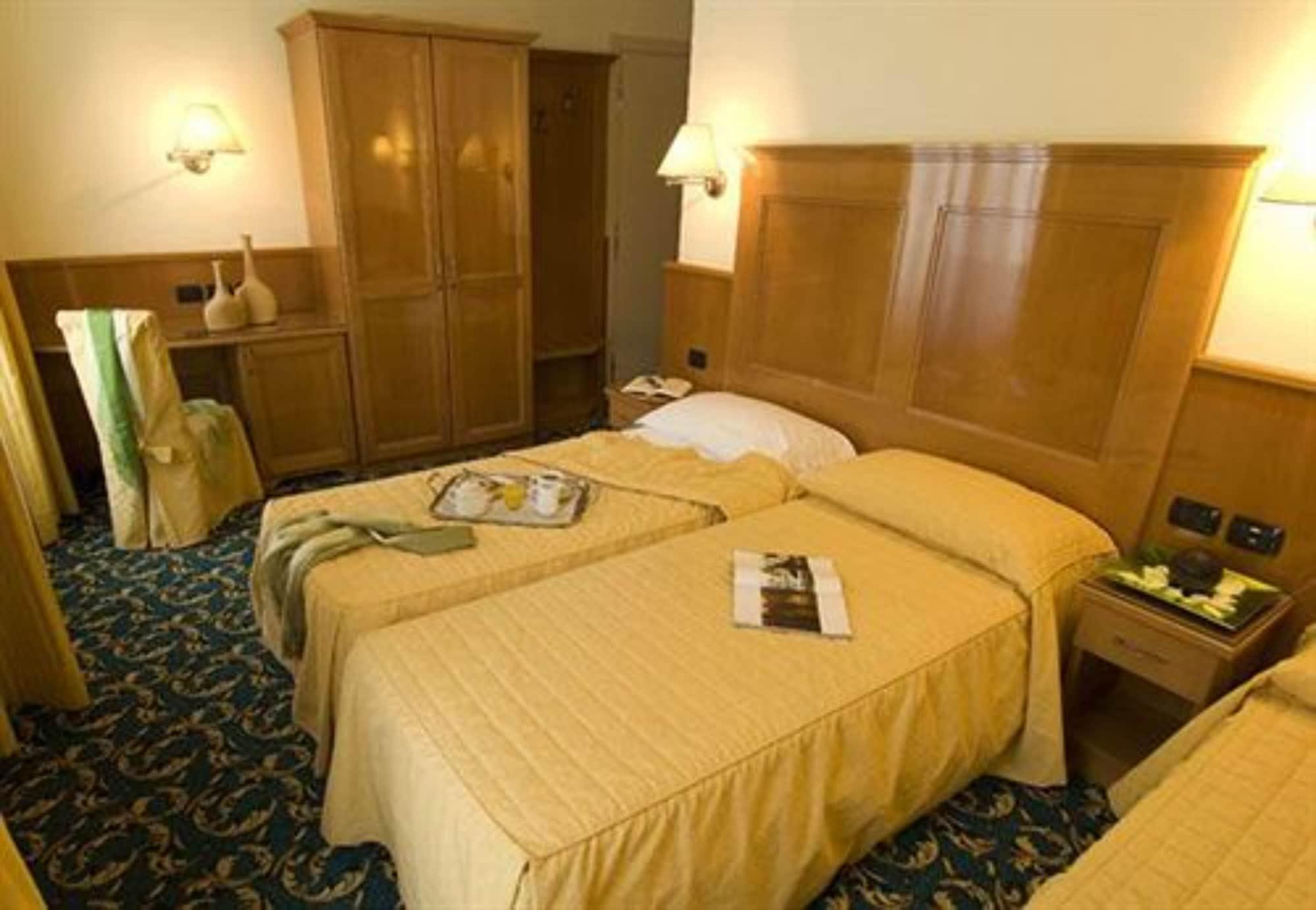 מילאנו Hotel Cinque Giornate מראה חיצוני תמונה