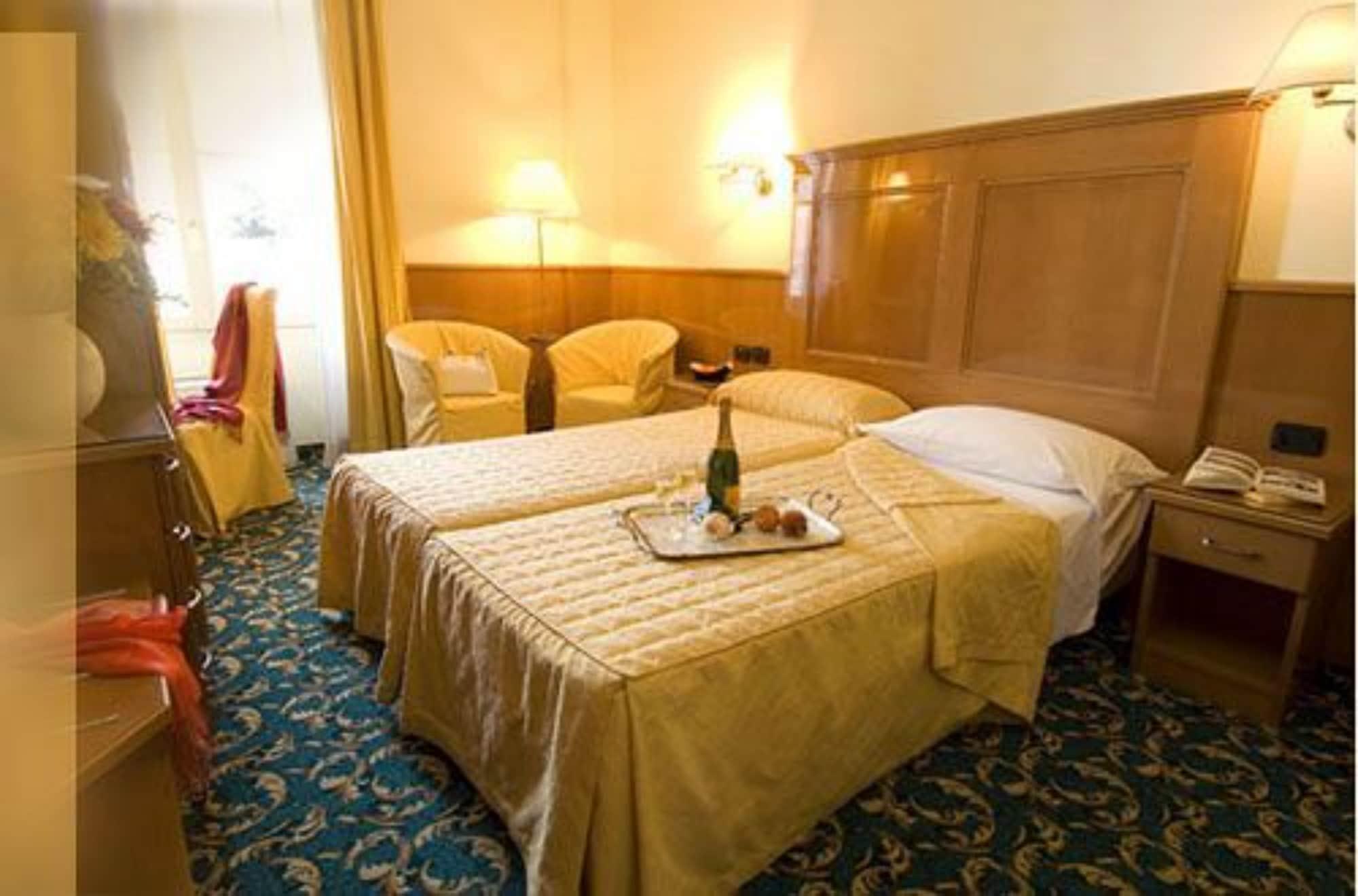 מילאנו Hotel Cinque Giornate מראה חיצוני תמונה
