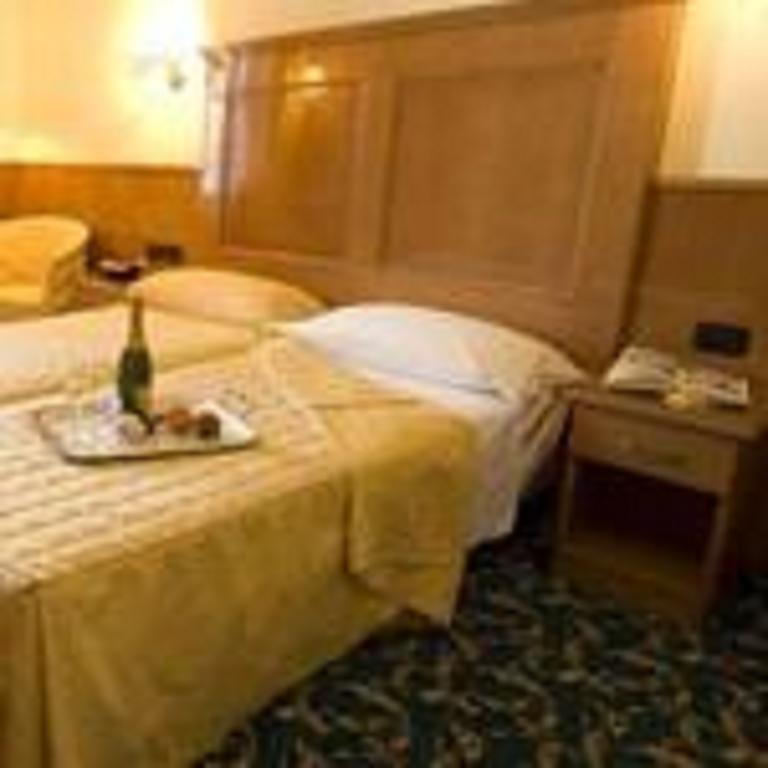 מילאנו Hotel Cinque Giornate מראה חיצוני תמונה